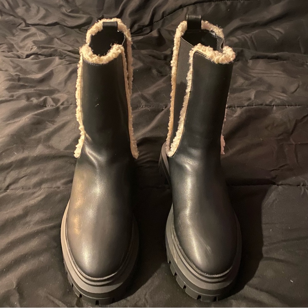 Stylish Black Boots with Cream Trim